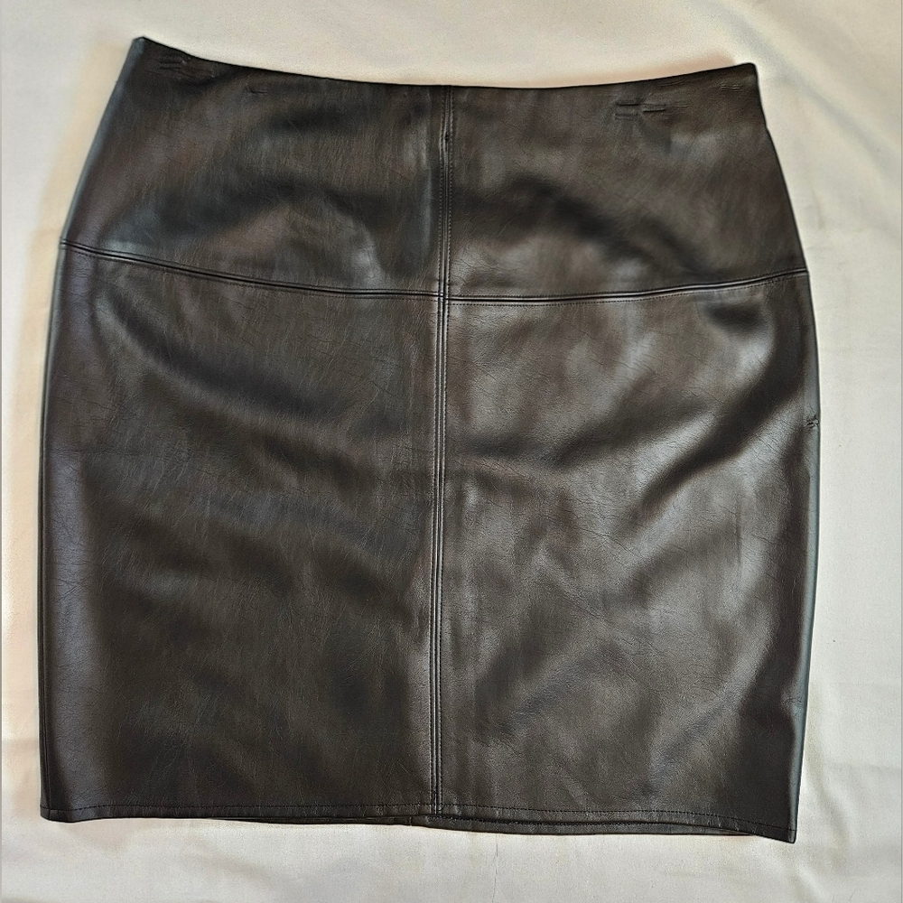 Missguided Womens Black Leather Like Mini Skirt With Back Zipper Size 8